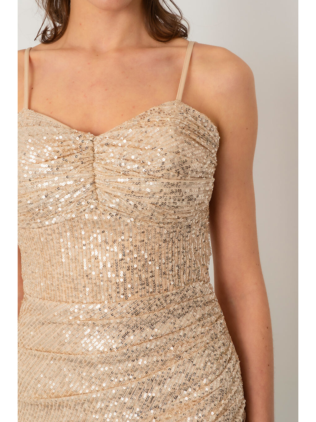 Kadın Bej Yırtmaçlı Pul Payet Uzun Abiye Elbise-3