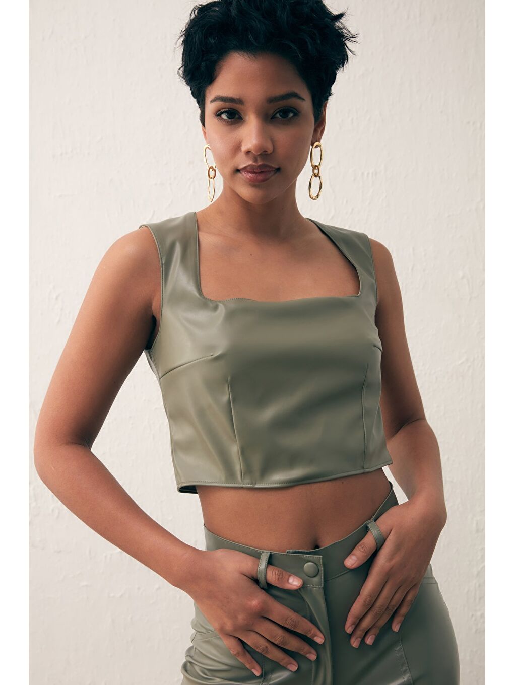 Kare Yaka Deri Crop Bluz - Çağla Yeşili-3