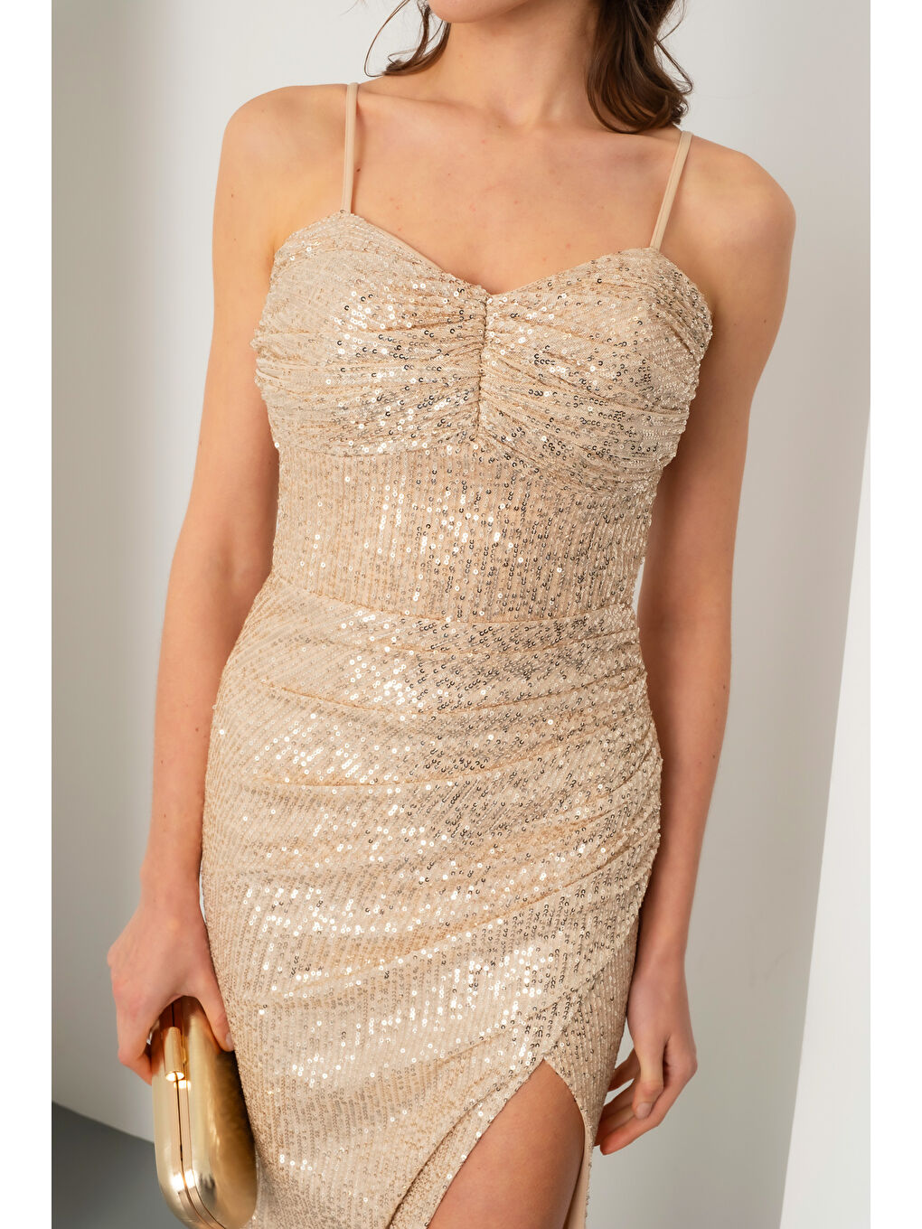 Kadın Bej Yırtmaçlı Pul Payet Uzun Abiye Elbise-4