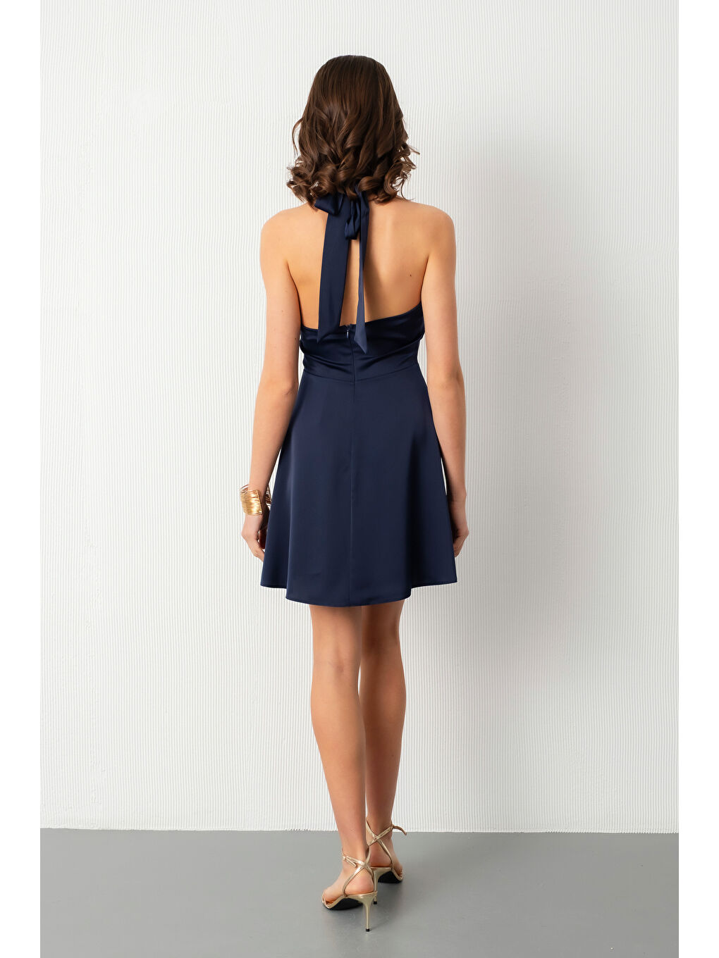 Kadın Lacivert Sırt Dekolteli Mini Saten Mezuniyet Abiye Elbise-5