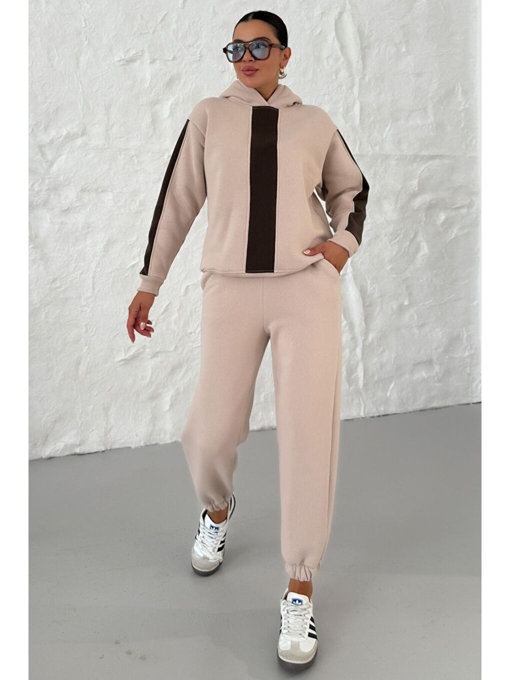 Kadın Bej Kapüşonlu Kol Ve Göğüs Dikey Kalın Şeritli Alt-Üst Eşofman Takımı-1