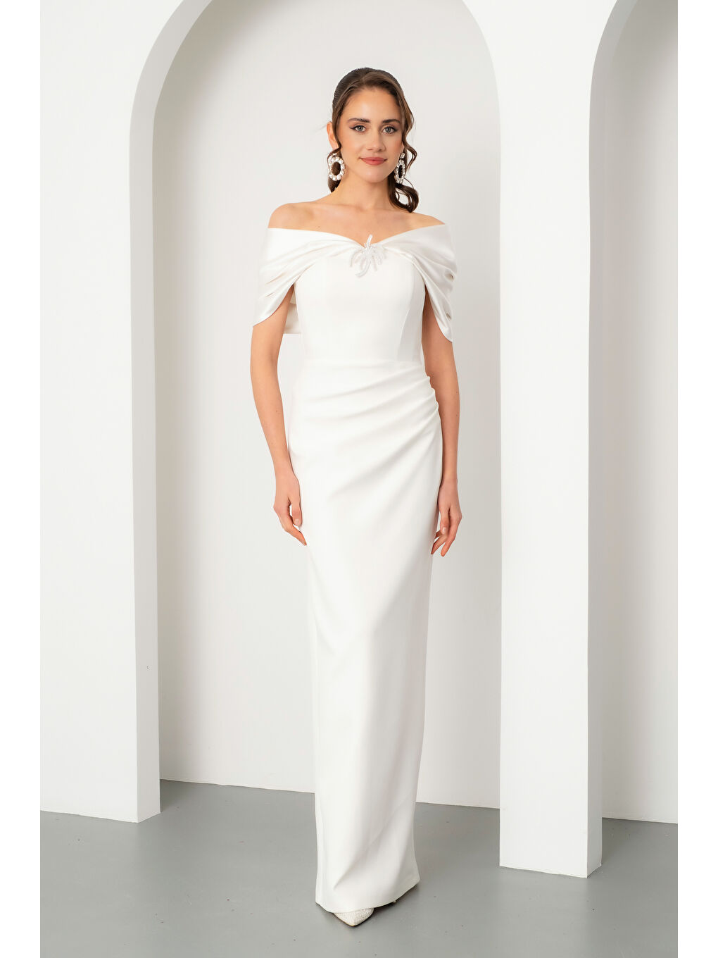 Kadın Beyaz Aksesuar Detay Uzun Söz Nişan Nikah Abiye Elbise