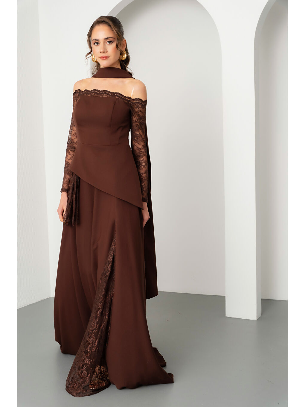 Kadın Kahverengi Kayık Yaka Dantel Detay Uzun Abiye Elbise-2