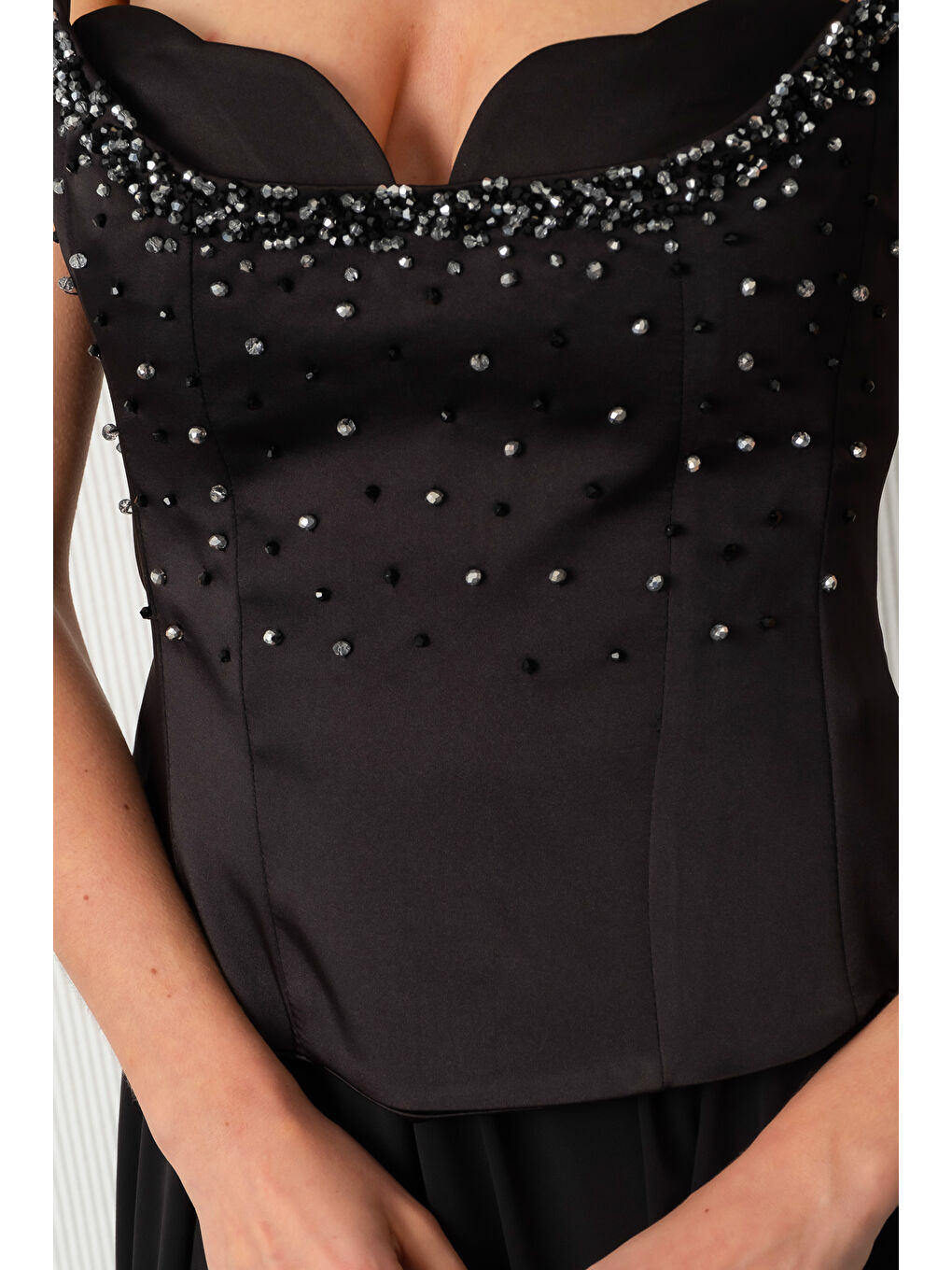 Kadın Siyah Straplez Yaka Taşlı Peplum Detay Uzun Abiye Elbise-3