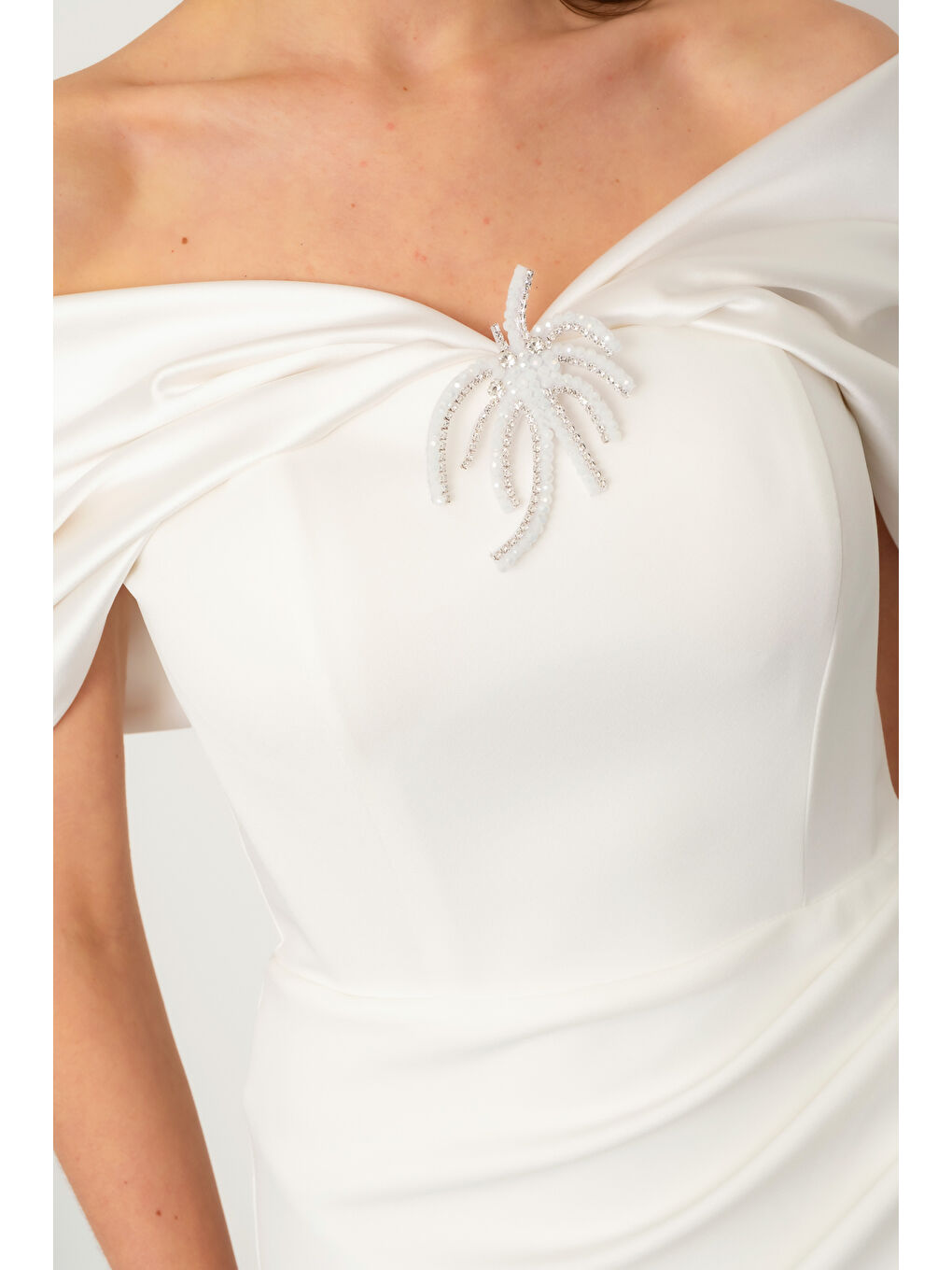 Kadın Beyaz Aksesuar Detay Uzun Söz Nişan Nikah Abiye Elbise-3