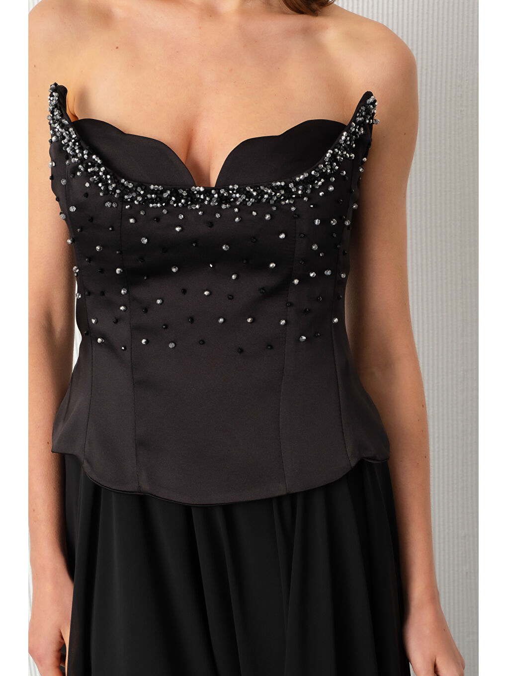 Kadın Siyah Straplez Yaka Taşlı Peplum Detay Uzun Abiye Elbise-4