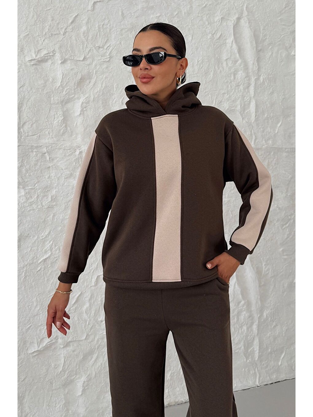 Kadın Kahverengi Kapüşonlu Kol Ve Göğüs Dikey Kalın Şeritli Alt-Üst Eşofman Takımı-1