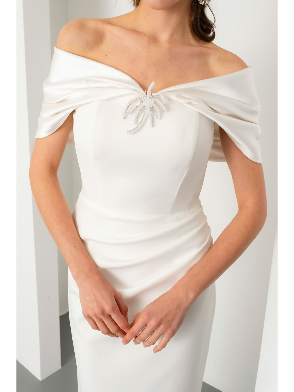 Kadın Beyaz Aksesuar Detay Uzun Söz Nişan Nikah Abiye Elbise-4