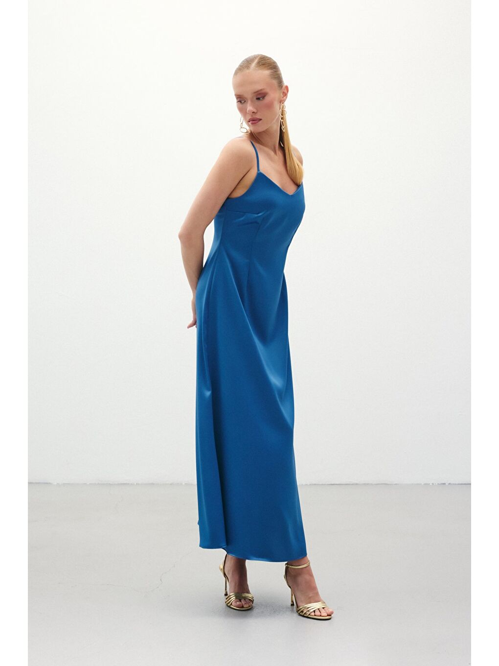 Askılı Uzun Saten Elbise - Sax Mavi-3