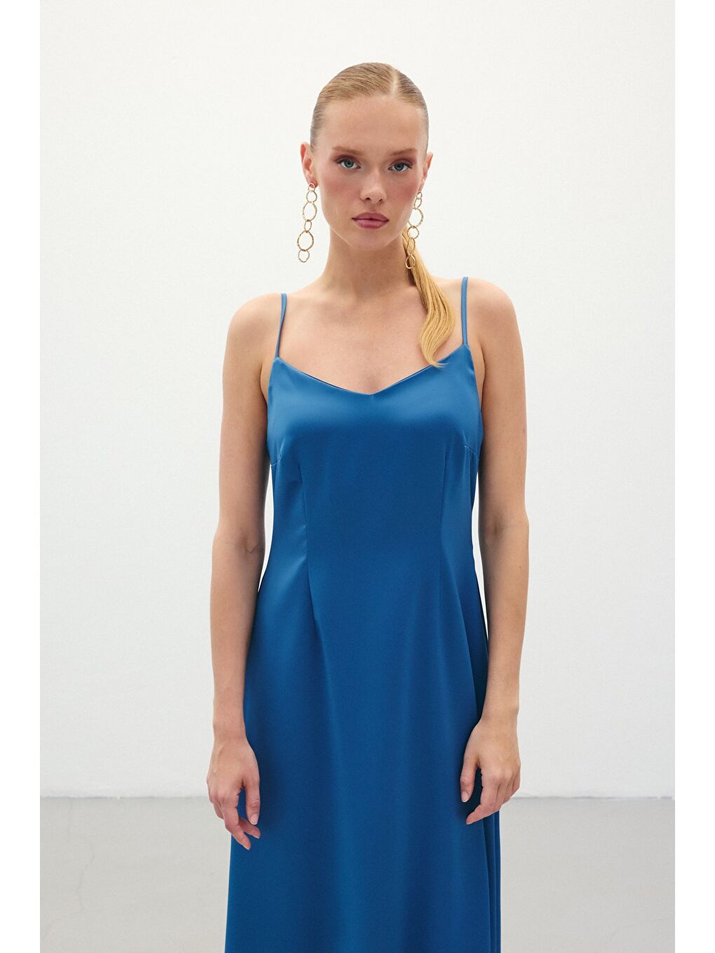 Askılı Uzun Saten Elbise - Sax Mavi-4