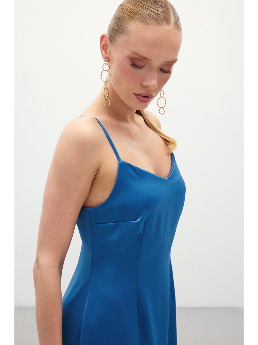Askılı Uzun Saten Elbise - Sax Mavi-5