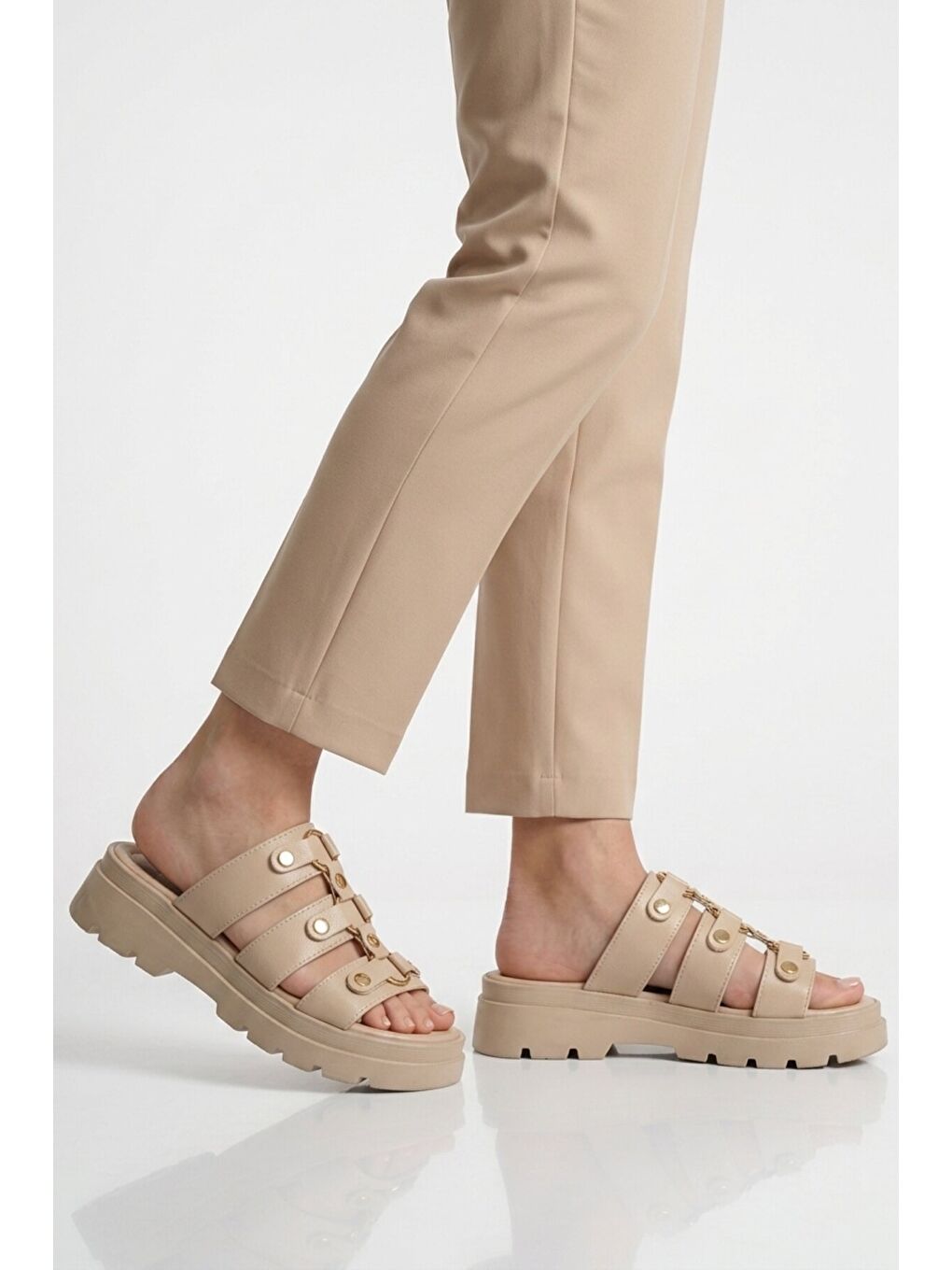 Bej Hafif Yumuşak Taban Kadın Terlik 35351 Z-1