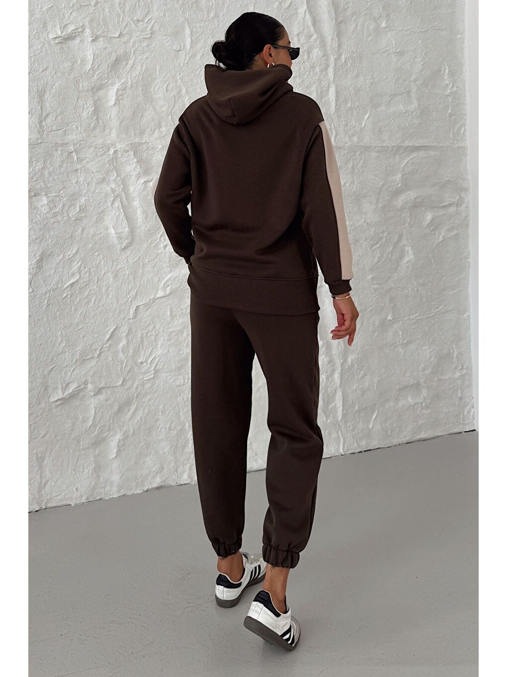 Kadın Kahverengi Kapüşonlu Kol Ve Göğüs Dikey Kalın Şeritli Alt-Üst Eşofman Takımı-2