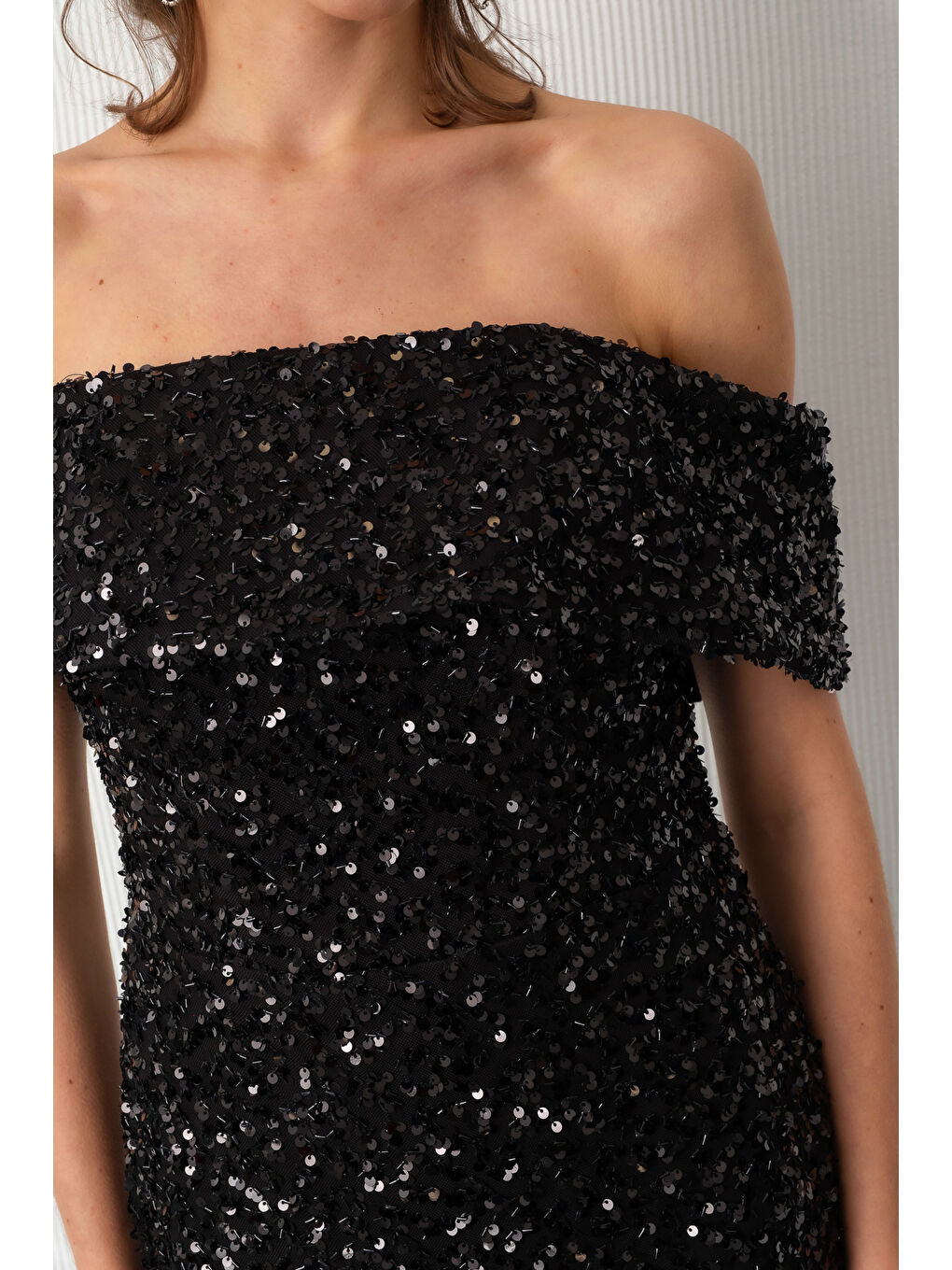 Kadın Siyah Madonna Yaka Pul Payet Midi Abiye Elbise-3