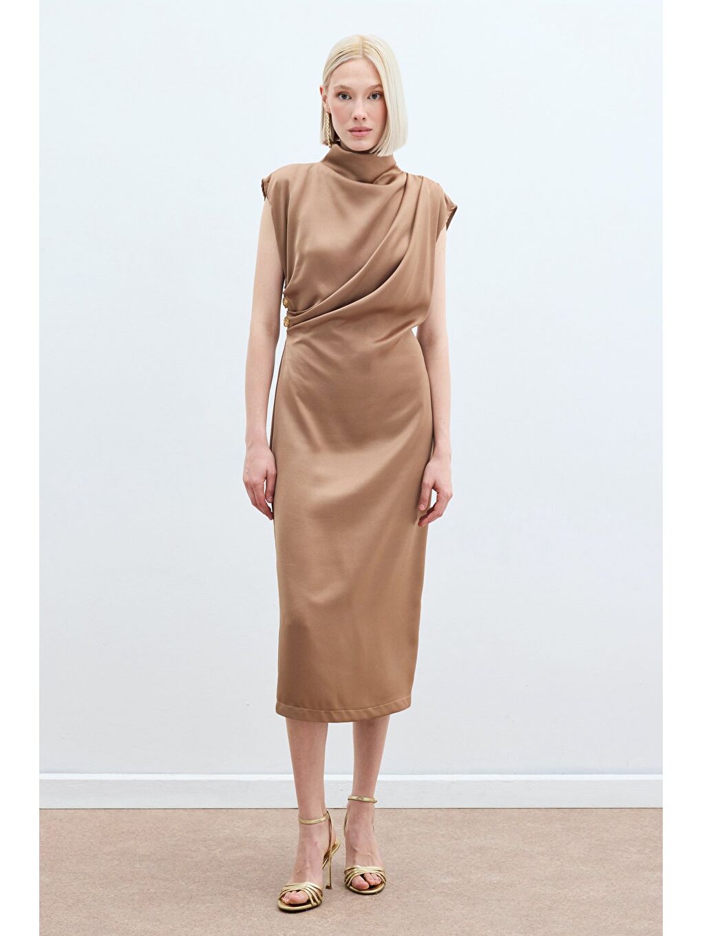 Kahverengi Düğme Detaylı Uzun Elbise - Camel-1