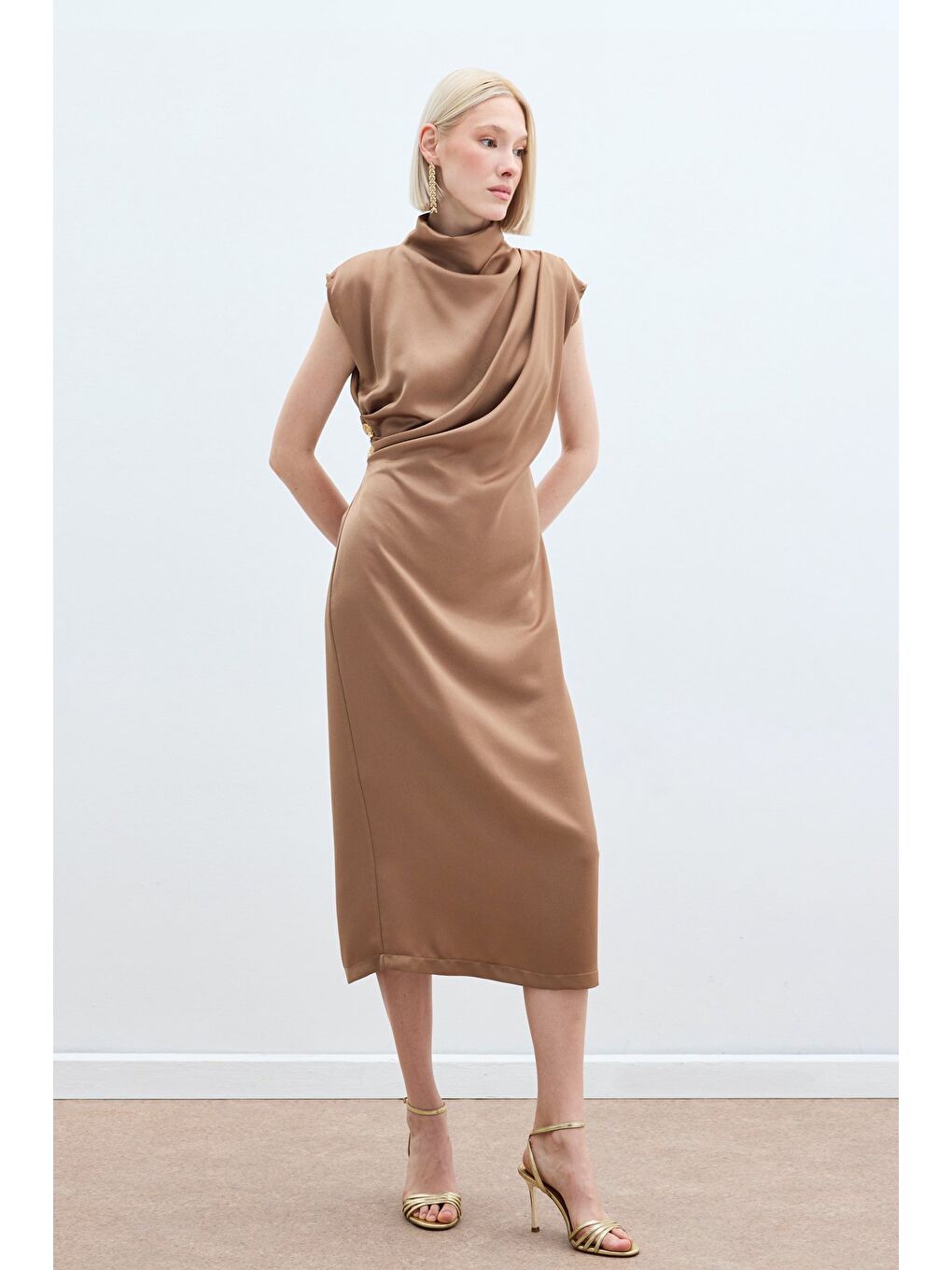Kahverengi Düğme Detaylı Uzun Elbise - Camel-2