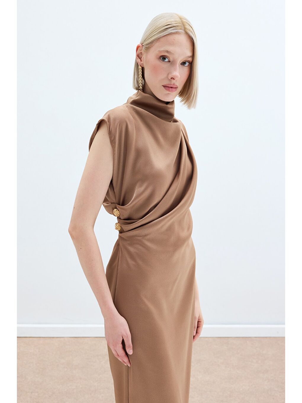 Kahverengi Düğme Detaylı Uzun Elbise - Camel-4