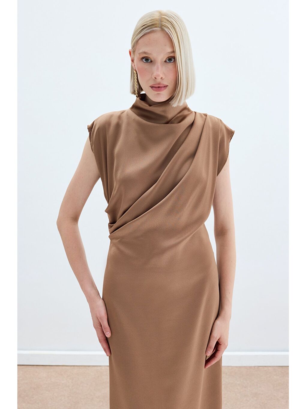 Kahverengi Düğme Detaylı Uzun Elbise - Camel-5
