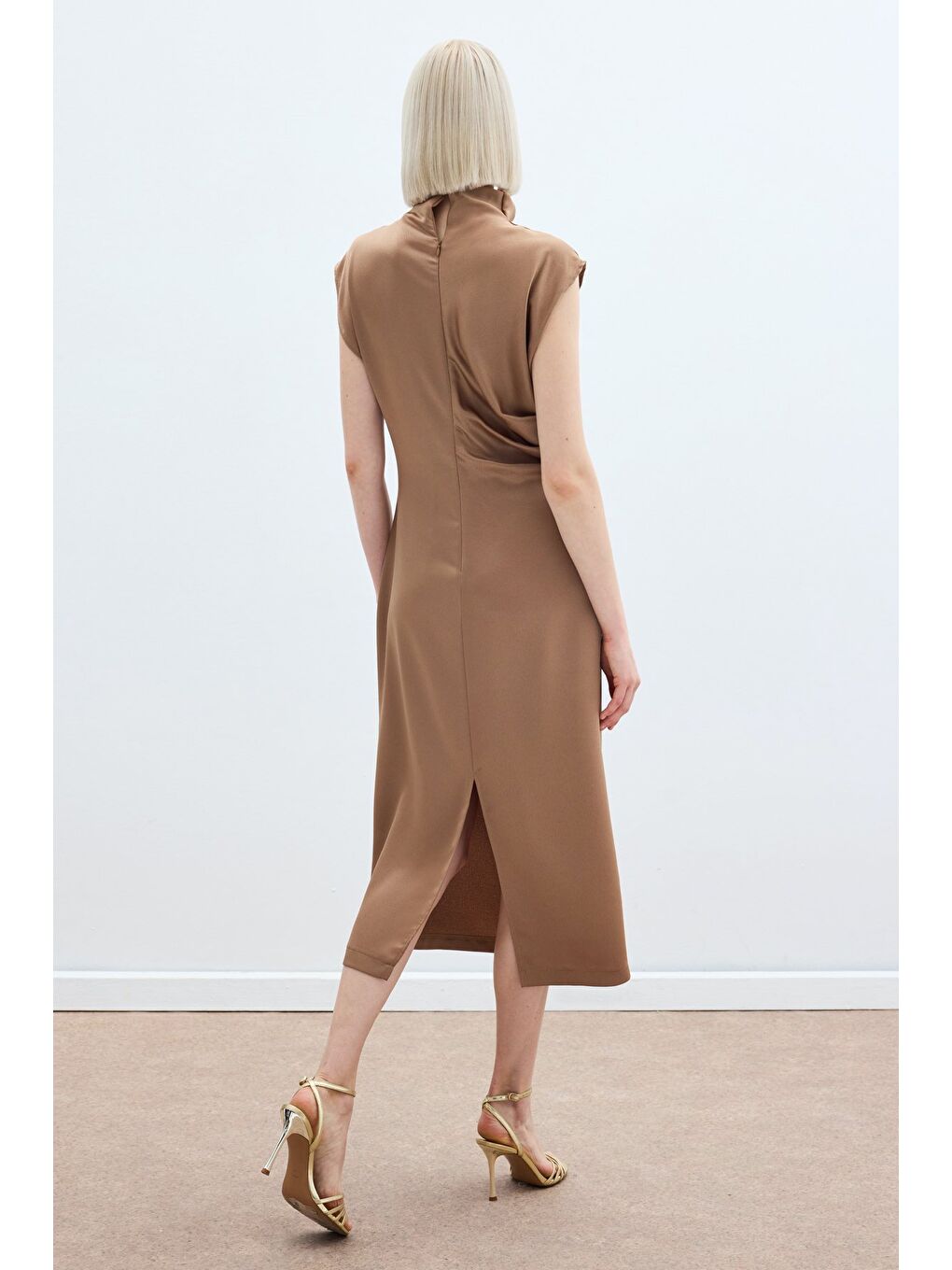 Kahverengi Düğme Detaylı Uzun Elbise - Camel-6