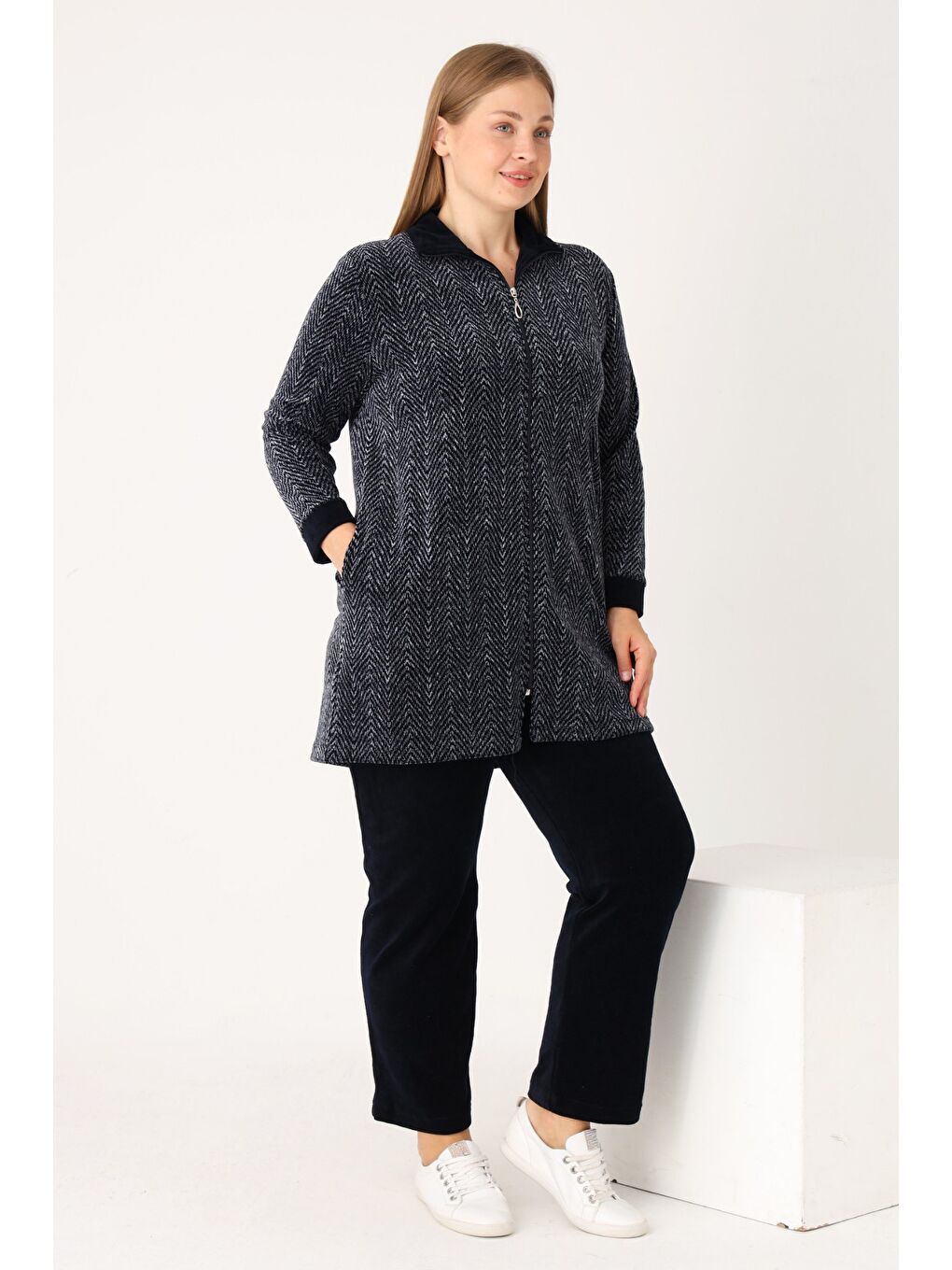 Kadın Büyük Beden Lacivert Desenli Pamuklu Kadife Fermuarlı Uzun Kollu Cepli Alt Üst Eşofman Takımı-1