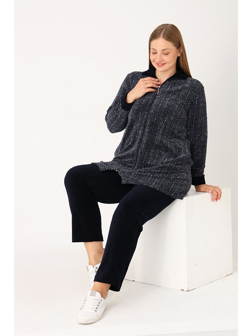 Kadın Büyük Beden Lacivert Desenli Pamuklu Kadife Fermuarlı Uzun Kollu Cepli Alt Üst Eşofman Takımı-2