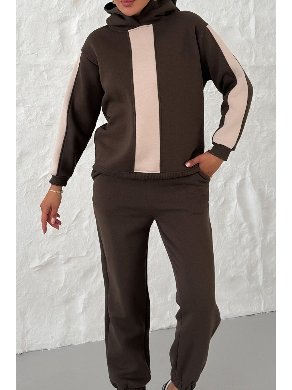 Kadın Kahverengi Kapüşonlu Kol Ve Göğüs Dikey Kalın Şeritli Alt-Üst Eşofman Takımı-6
