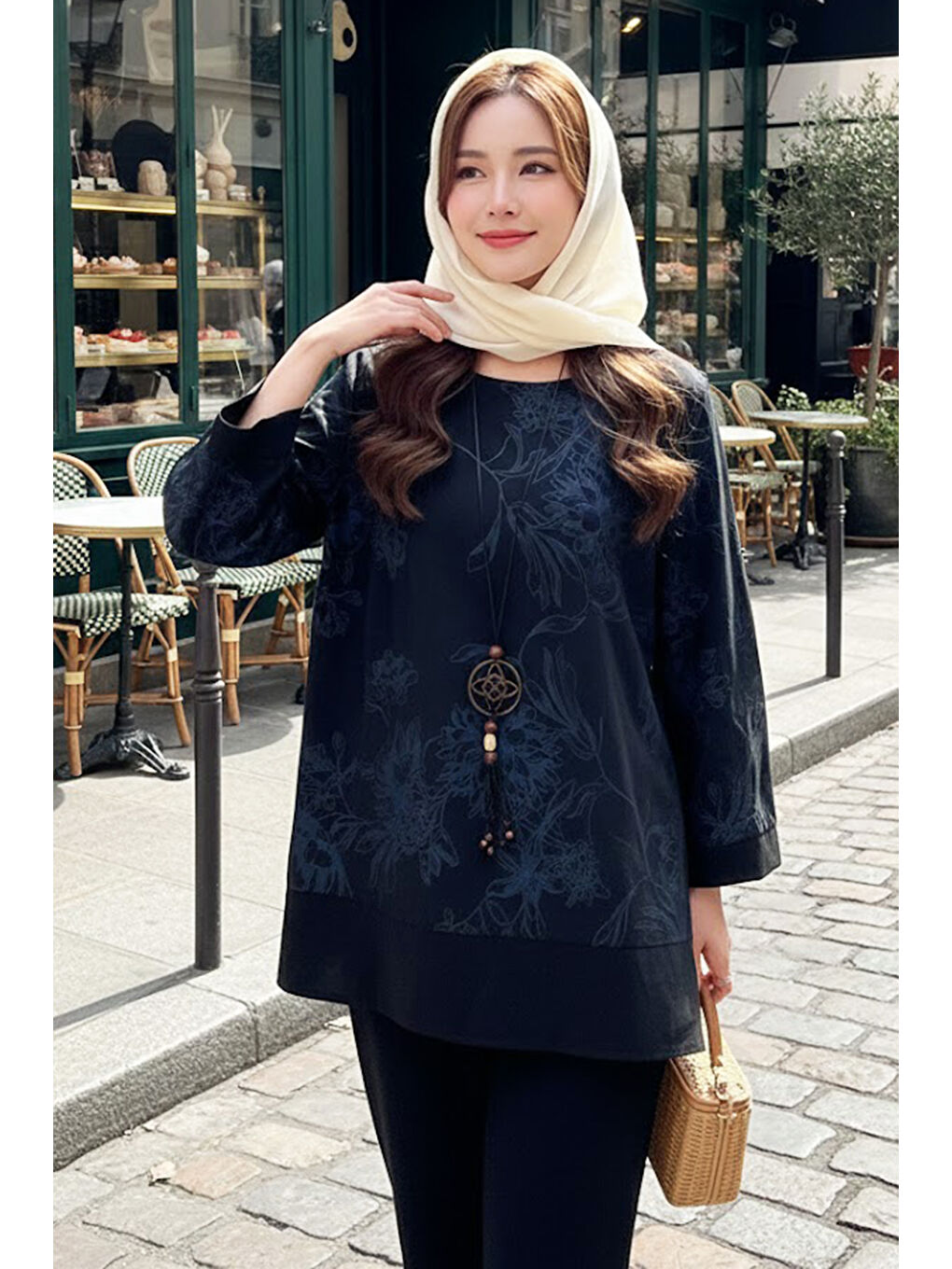 Kolye Detaylı Desenli Bluz 31532 Lacivert-1