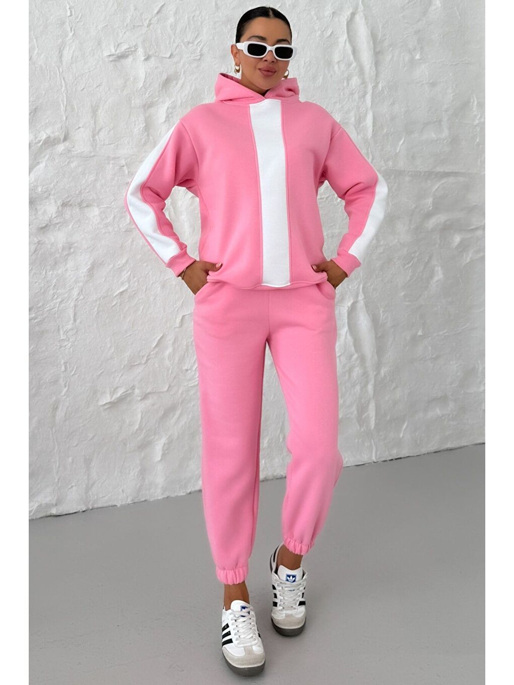 Kadın Pembe Kapüşonlu Kol Ve Göğüs Dikey Kalın Şeritli Alt-Üst Eşofman Takımı-1