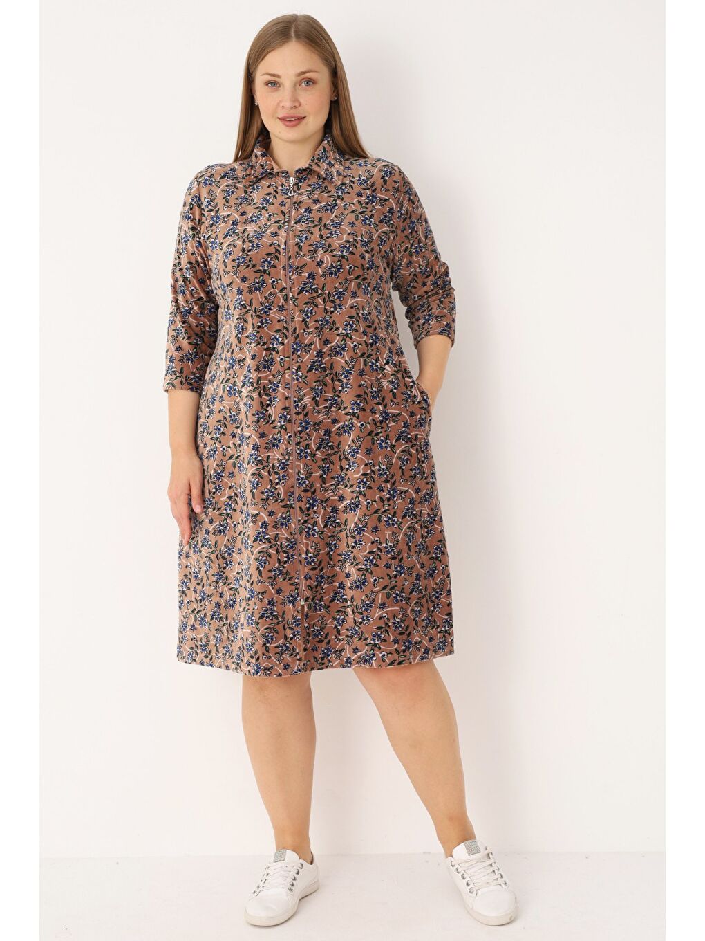 Kahverengi Çiçek Desenli Pamuklu Kadife Cepli Gömlek Yaka Fermuarlı Büyük Beden Elbise-2