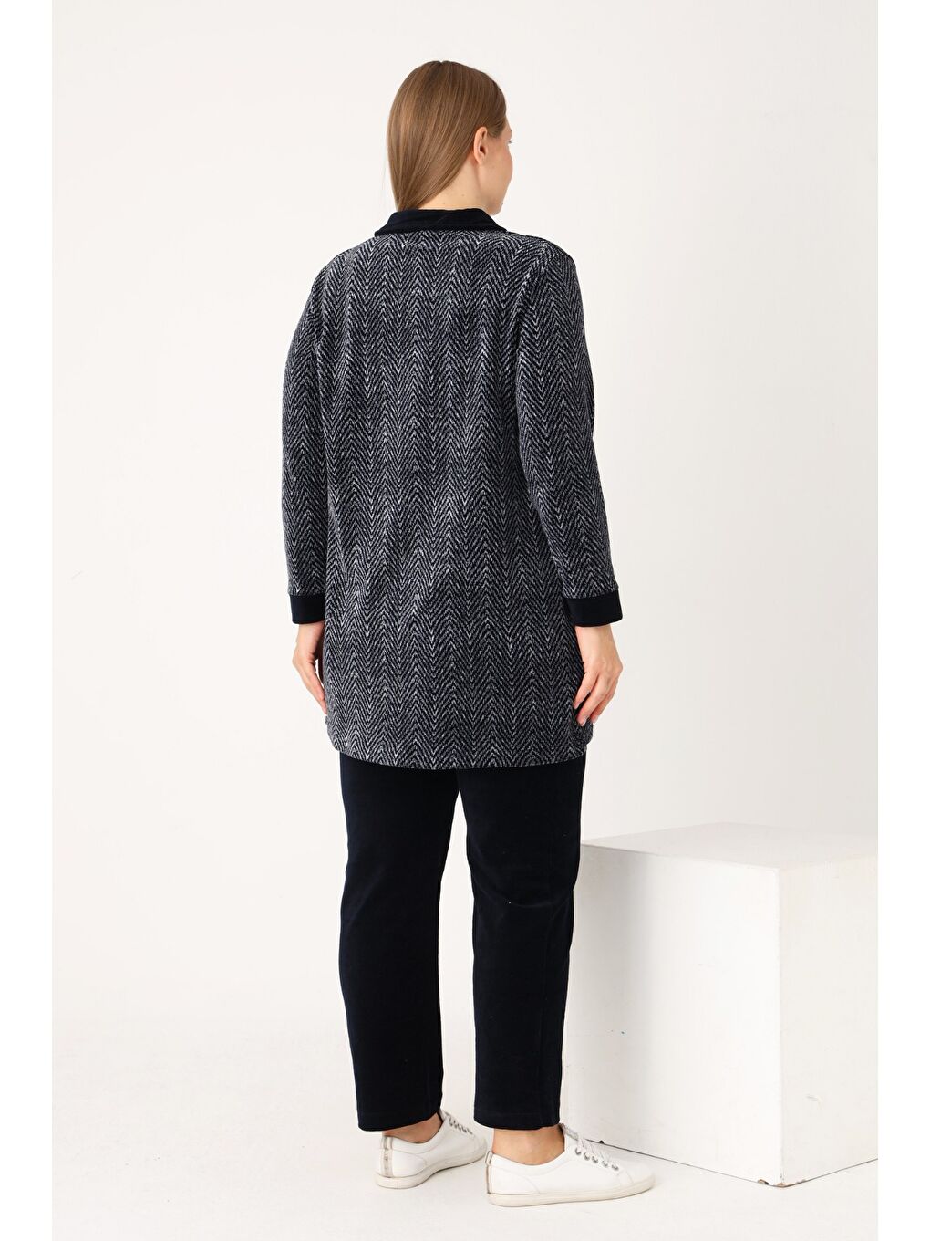 Kadın Büyük Beden Lacivert Desenli Pamuklu Kadife Fermuarlı Uzun Kollu Cepli Alt Üst Eşofman Takımı-4