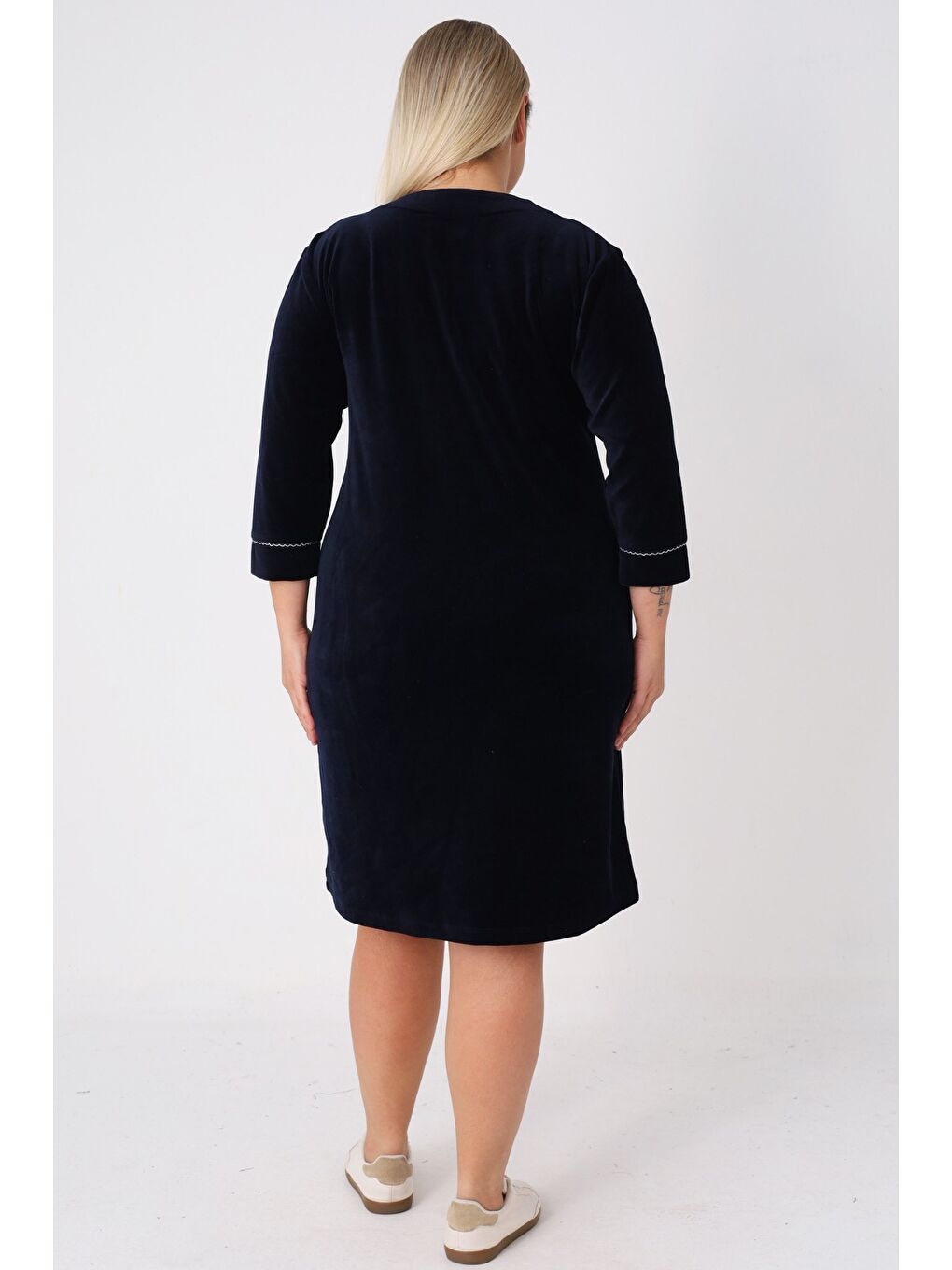Kadın Büyük Beden Lacivert Pamuklu Kadife Fermuarlı Şerit Detaylı Nakışlı Cepli Truvakar Kol Elbise-5
