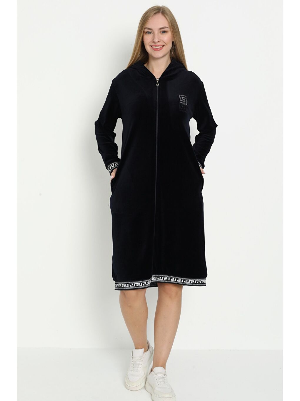 Siyah Kapüşonlu Taş Detaylı Fermuarlı Cepli Pamuklu Kadife Elbise-1