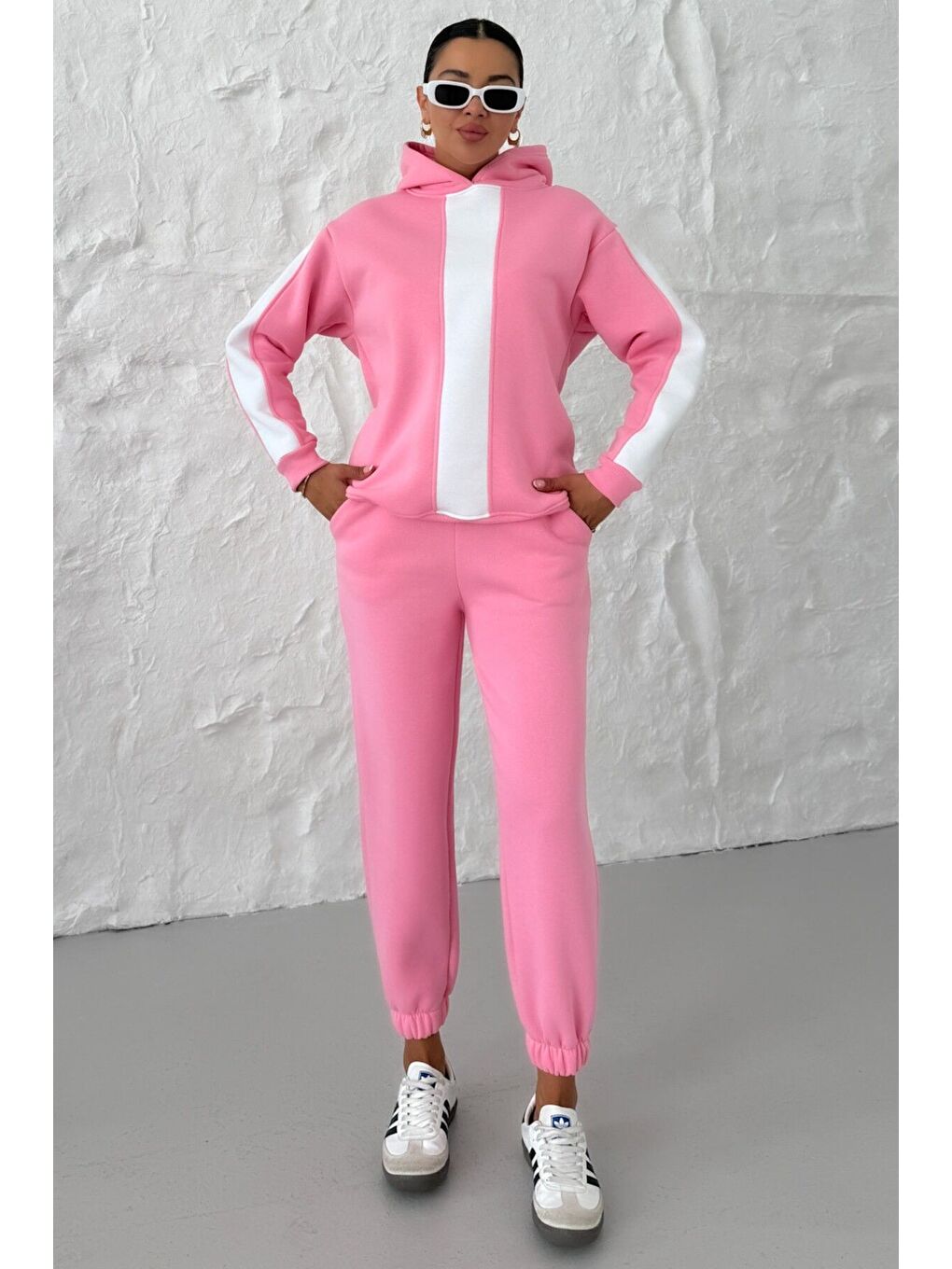 Kadın Pembe Kapüşonlu Kol Ve Göğüs Dikey Kalın Şeritli Alt-Üst Eşofman Takımı-3