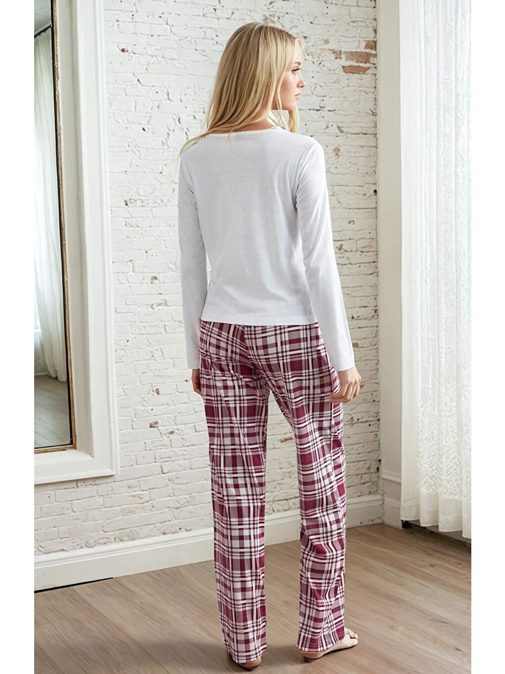 Beyaz Ekose Desen Yazı Baskılı Uzun Kol Pijama Takımı-1