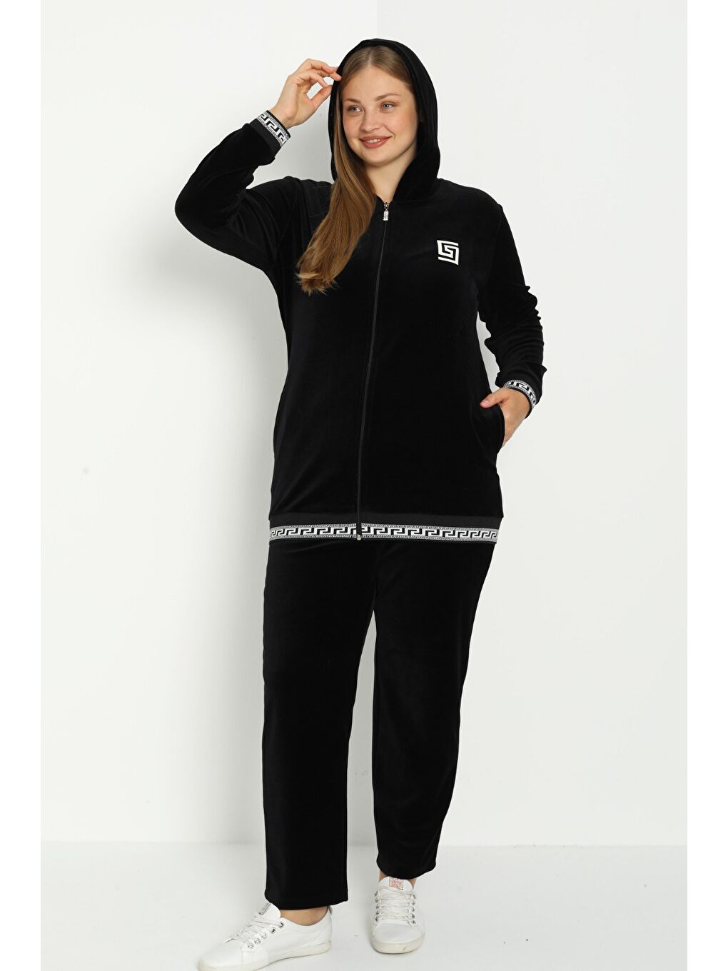 Kadın Büyük Beden Siyah Kapüşonlu Pamuklu Kadife Baskı Detaylı Cepli Alt Üst Eşofman Takımı-2