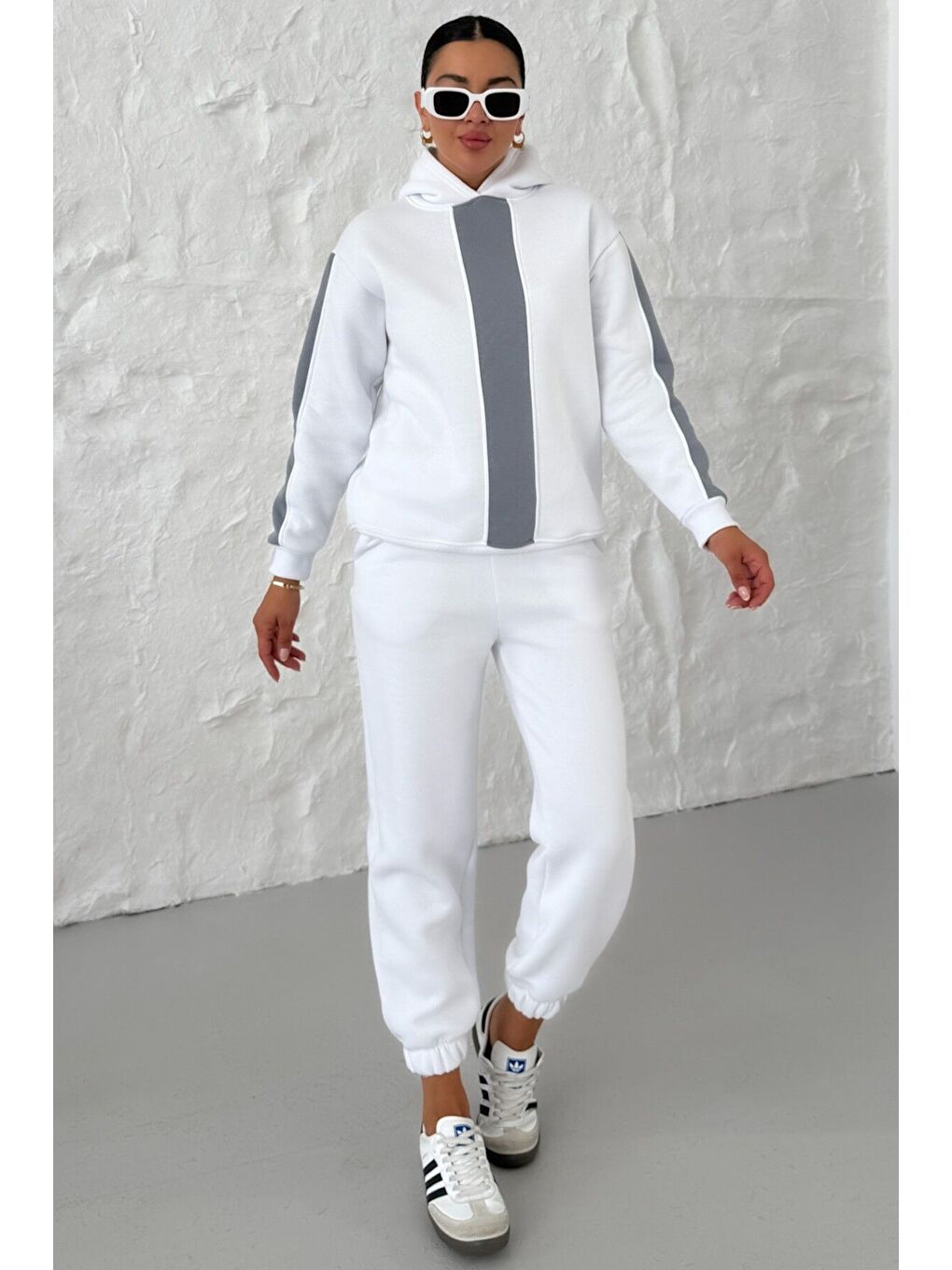 Kadın Beyaz Kapüşonlu Kol Ve Göğüs Dikey Kalın Şeritli Alt-Üst Eşofman Takımı-2