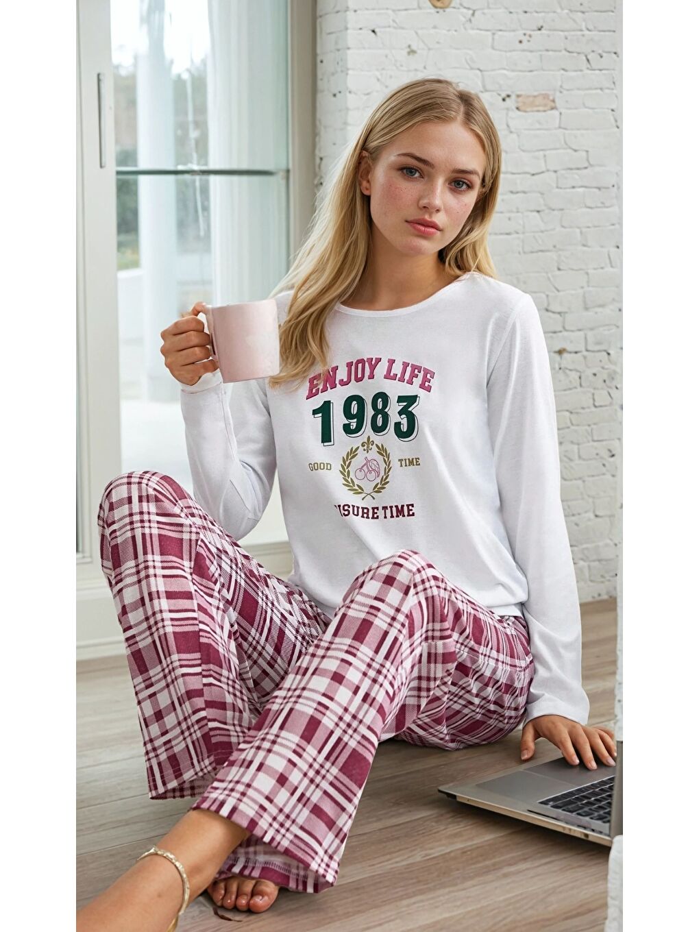 Beyaz Ekose Desen Yazı Baskılı Uzun Kol Pijama Takımı-2