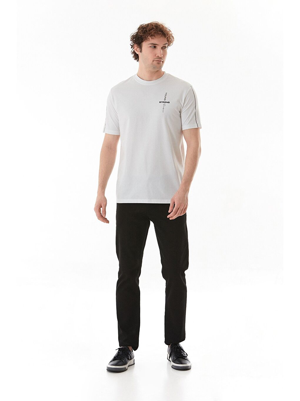 Beyaz Strong Baskılı Bisiklet Yaka Tişört-1