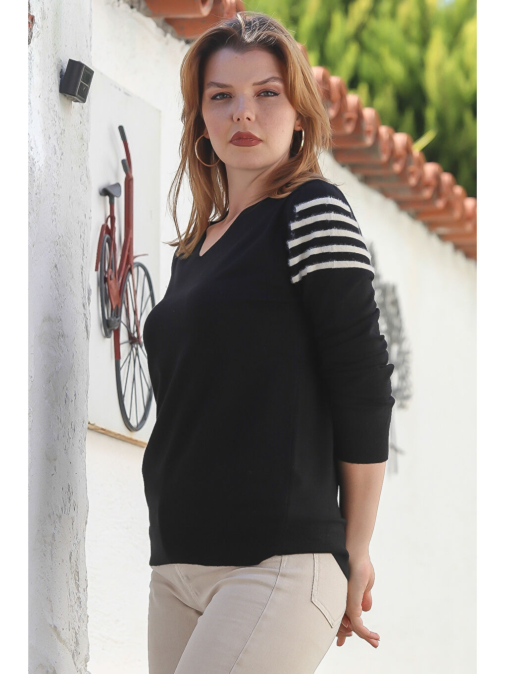 Siyah V Yaka Uzun Kol Çizgili Casual Triko Kazak 65 60-2