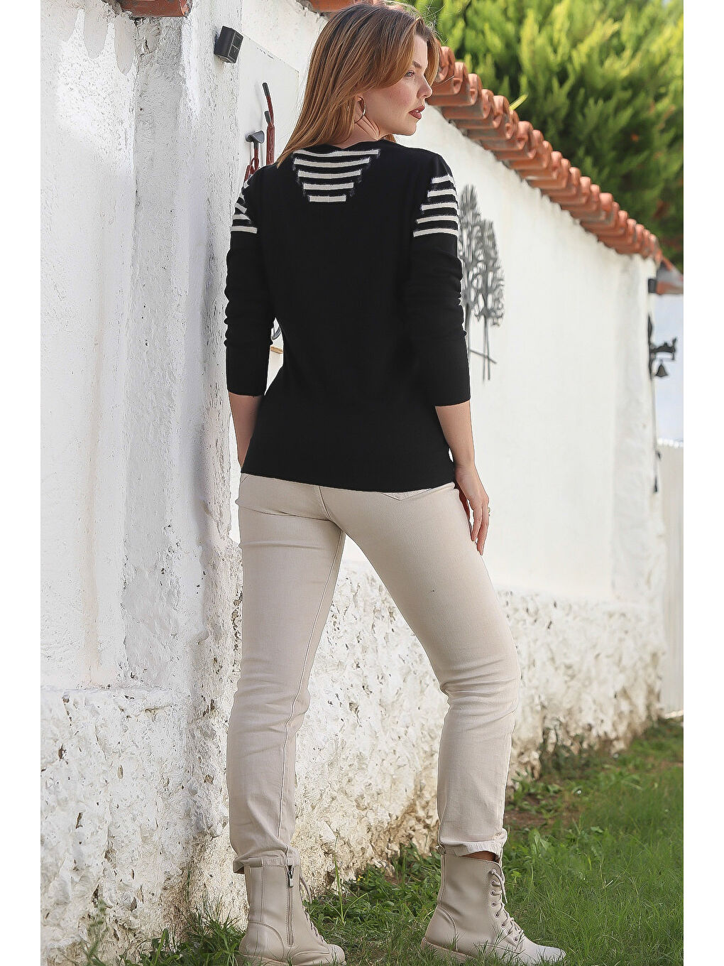 Siyah V Yaka Uzun Kol Çizgili Casual Triko Kazak 65 60-5