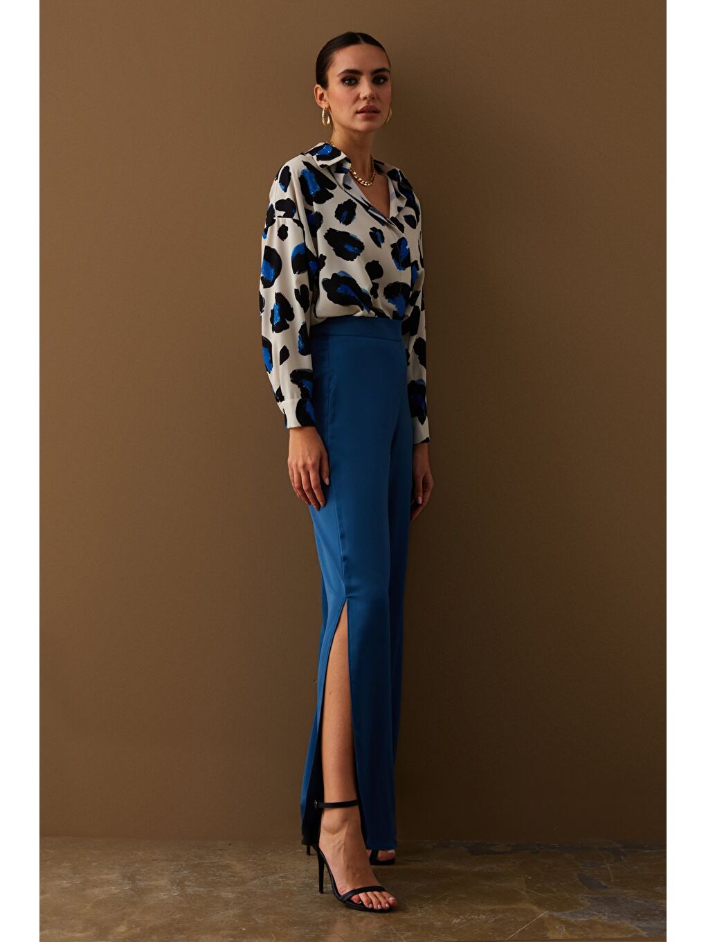 Yırtmaç Detaylı Saten Pantolon - İndigo