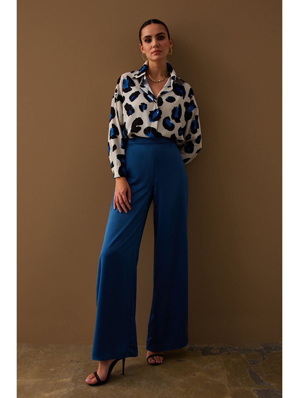 Yırtmaç Detaylı Saten Pantolon - İndigo-1