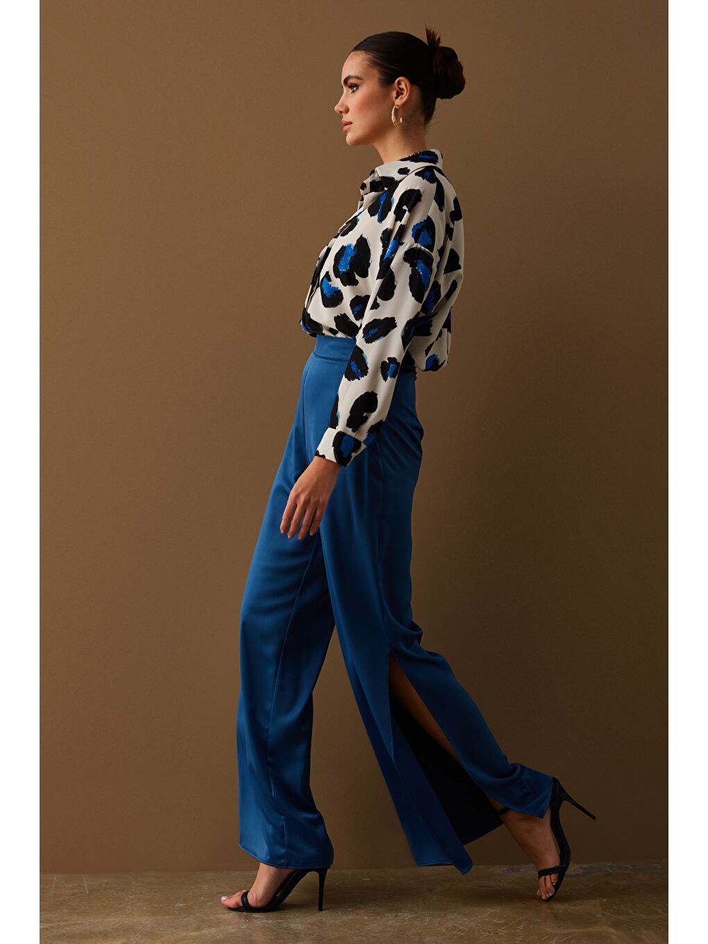 Yırtmaç Detaylı Saten Pantolon - İndigo-2