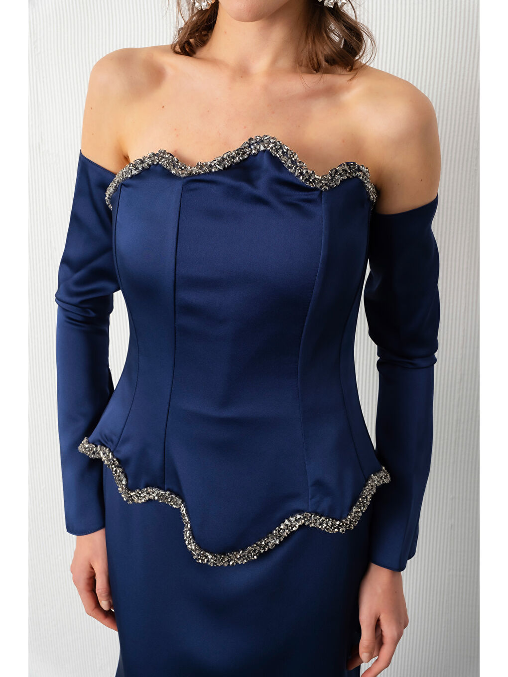 Kadın Lacivert Straplez Taşlı Saten Balık Abiye Elbise-4