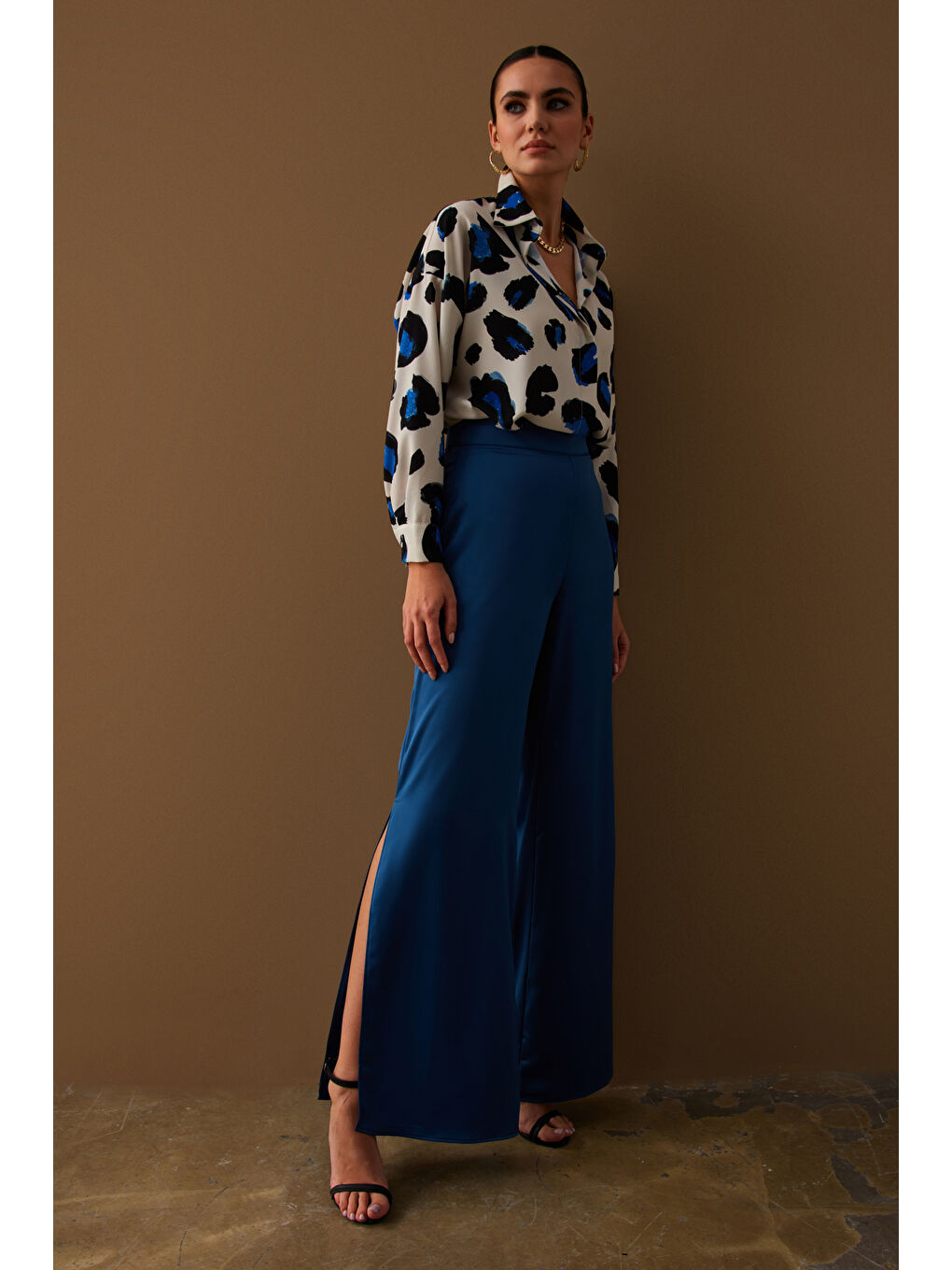 Yırtmaç Detaylı Saten Pantolon - İndigo-3