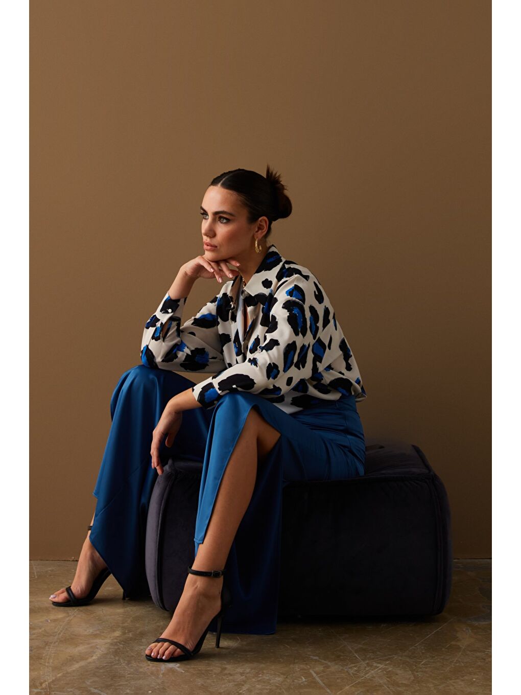 Yırtmaç Detaylı Saten Pantolon - İndigo-4