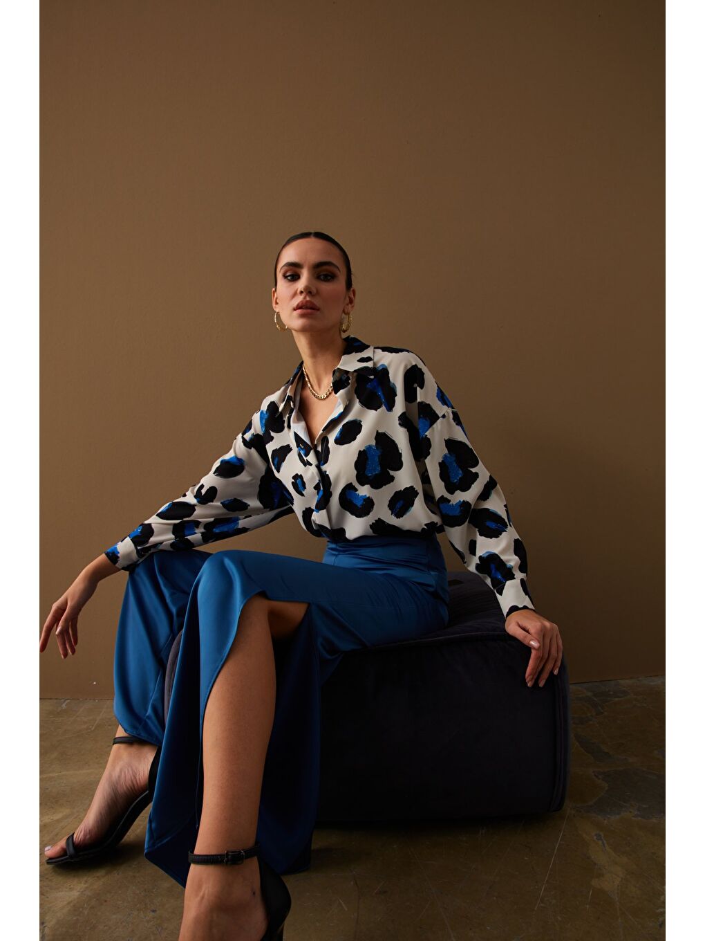 Yırtmaç Detaylı Saten Pantolon - İndigo-5