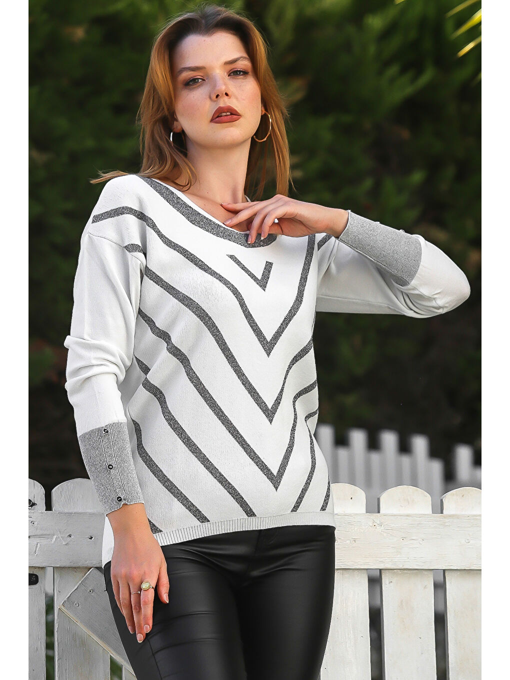 Ekru V Yaka Manşetli Kollu Düğmeli Simli Casual Triko Kazak 65 60-1