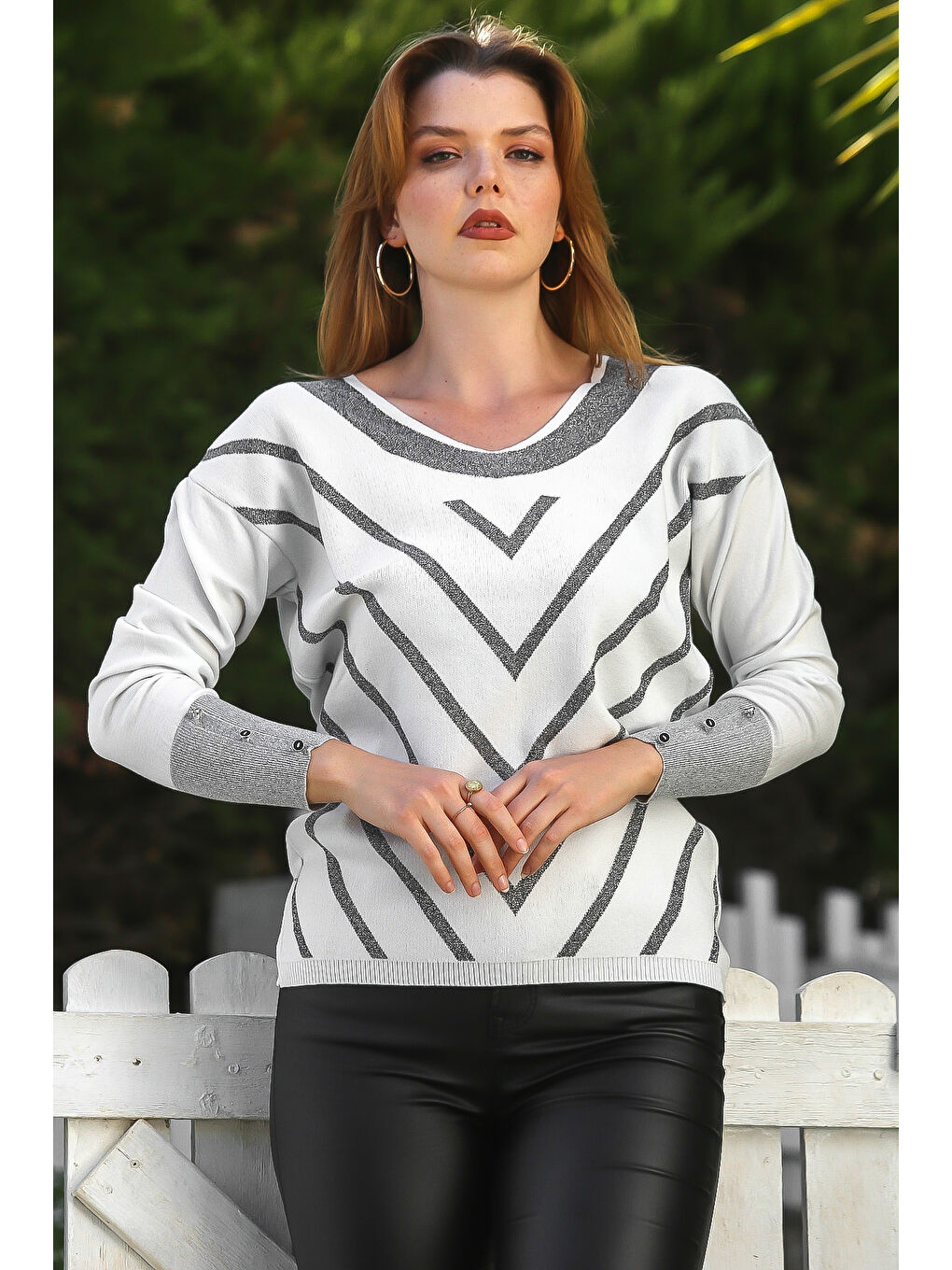 Ekru V Yaka Manşetli Kollu Düğmeli Simli Casual Triko Kazak 65 60-2