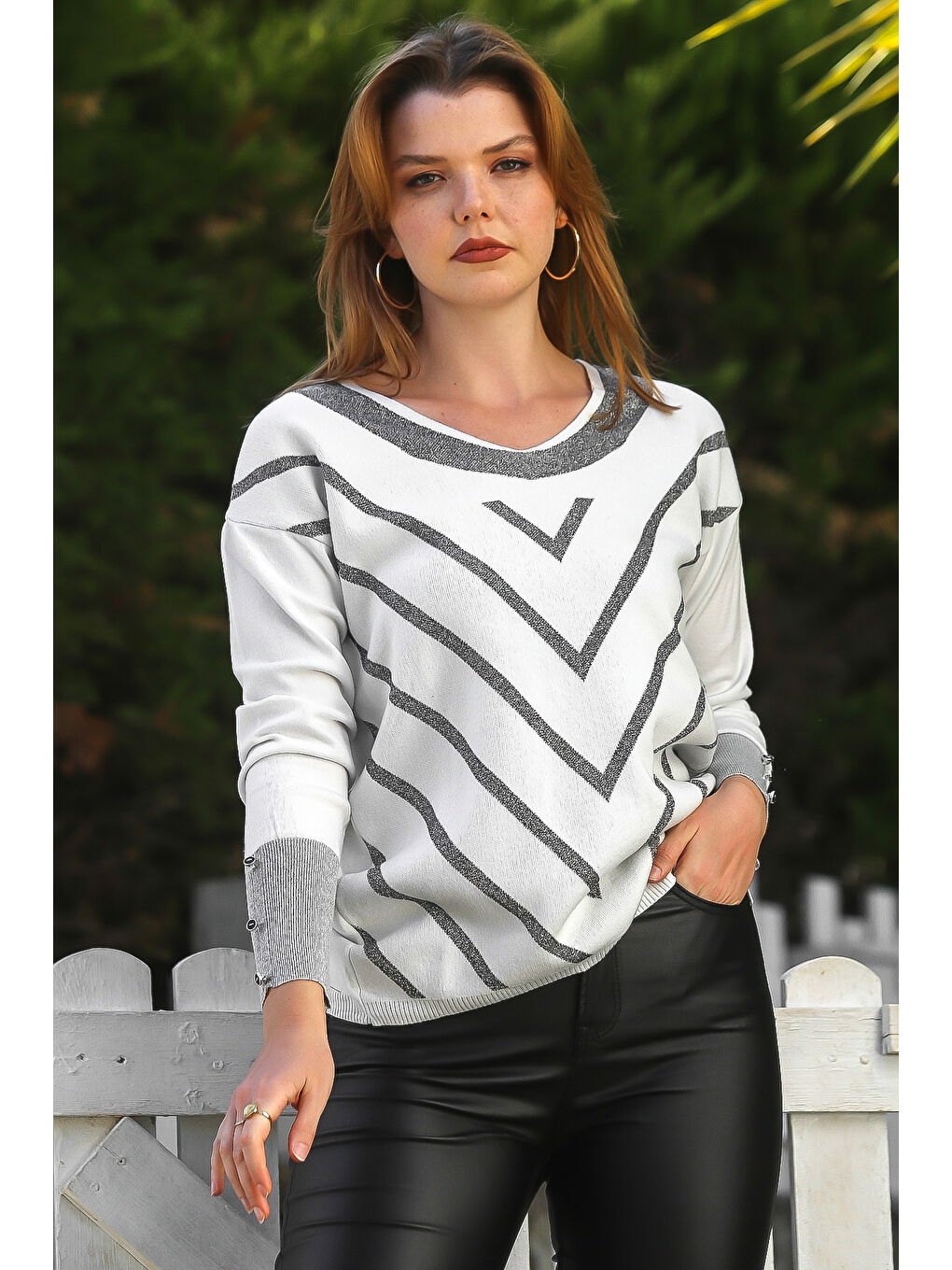 Ekru V Yaka Manşetli Kollu Düğmeli Simli Casual Triko Kazak 65 60-4